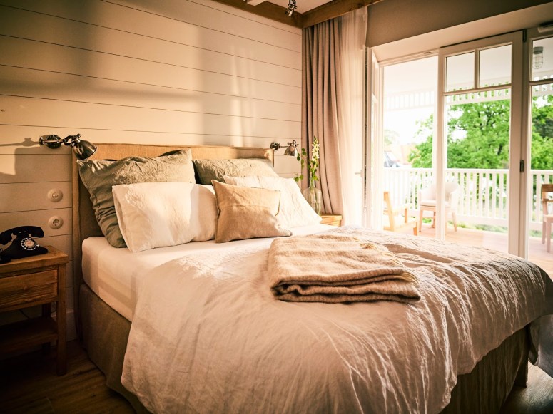 barefoot Hotel_Zimmer_Coco Mat Bett aus Frankreich_©barefoot Hotel_Nikolaj Georgiew