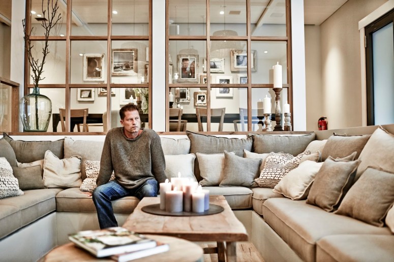 Til Schweiger_barefoot Hotel_Loungebereich mit offenem Kamin_©barefoot Hotel_Anatol Kotte